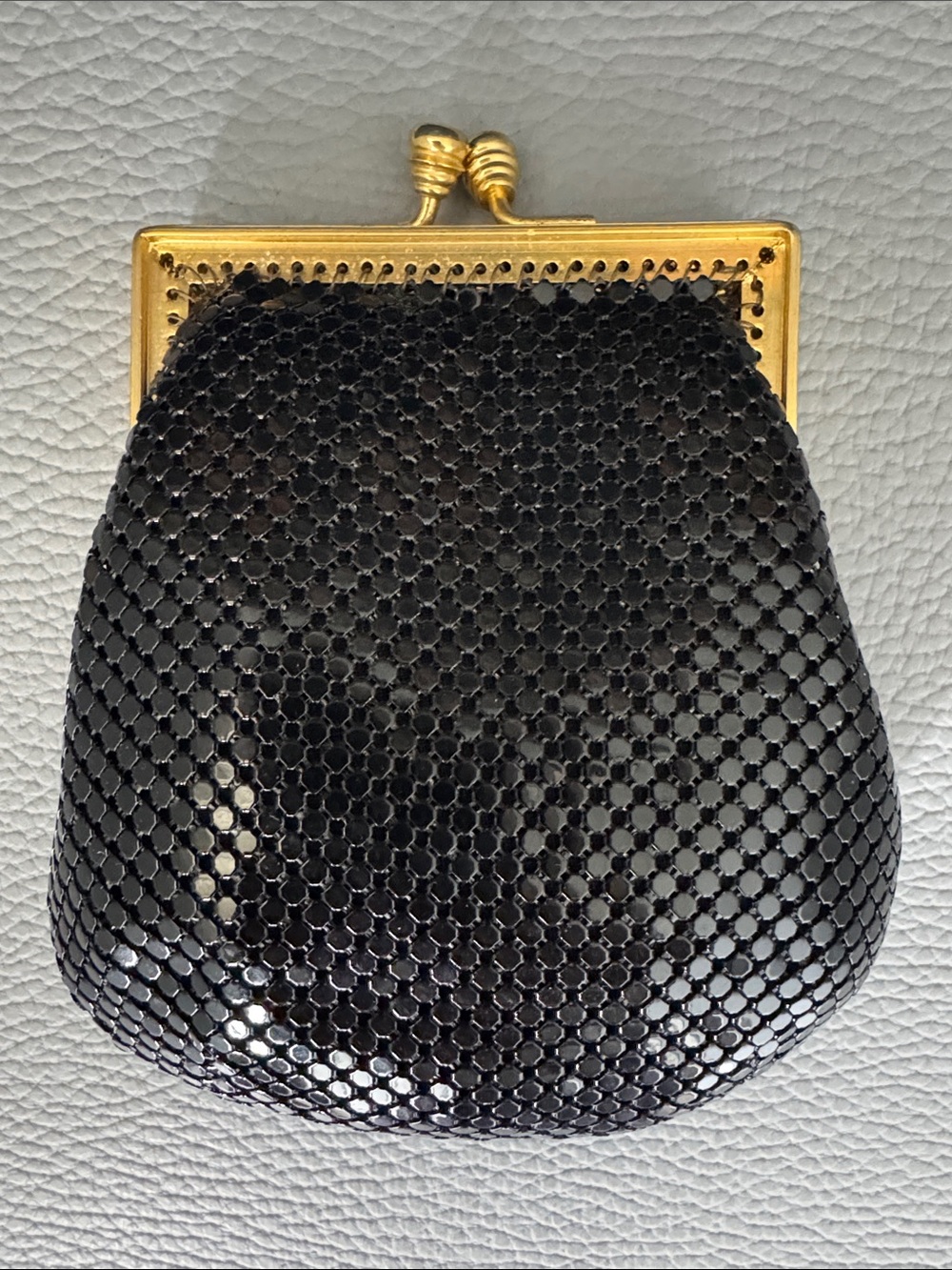 WHITING & DAVIS BLACK & GOLD MINI MESH BAG PURSE CHANGE WALLET SHOULDER STRAP - Picture 3 of 10